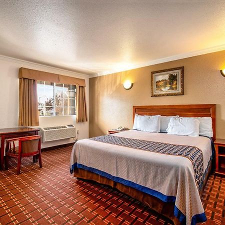Regency Inn & Suites Downey Exteriör bild