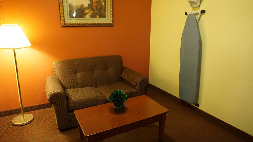 Regency Inn & Suites Downey Exteriör bild