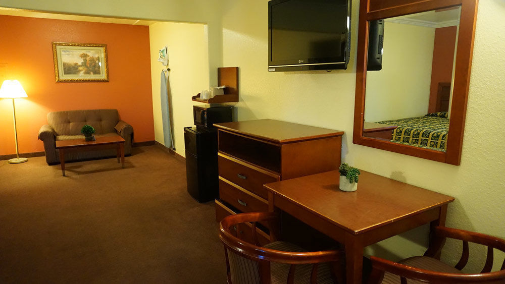 Regency Inn & Suites Downey Exteriör bild