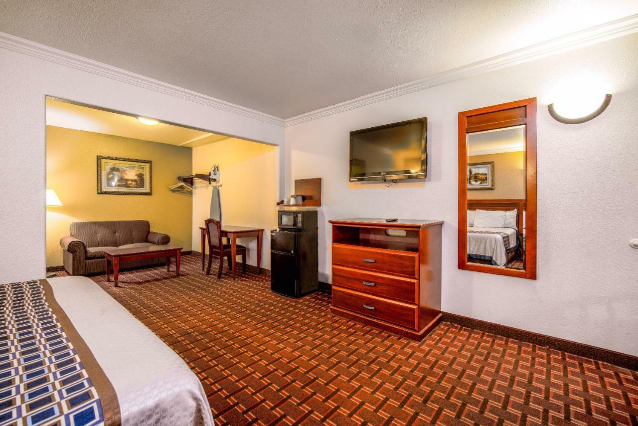 Regency Inn & Suites Downey Exteriör bild
