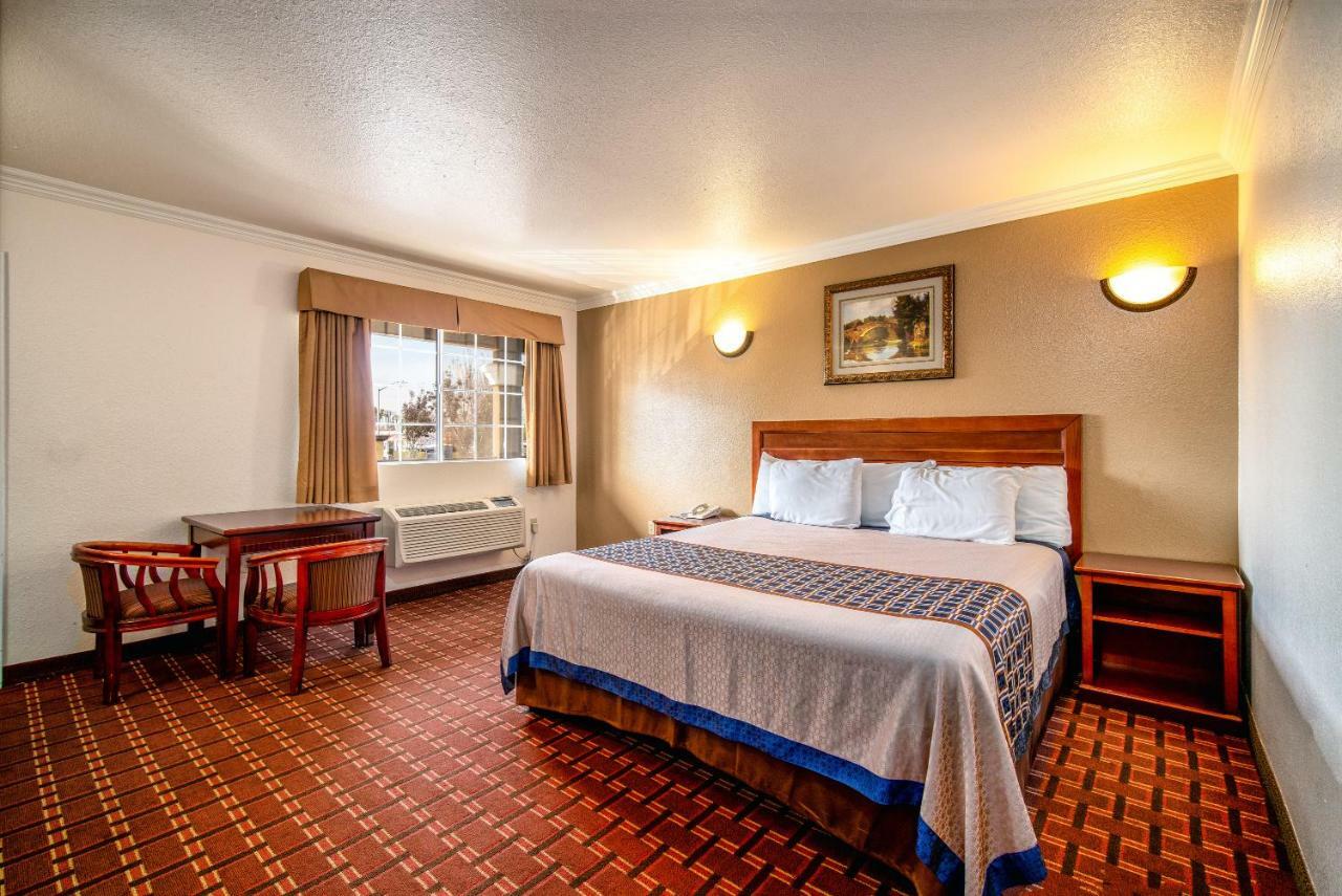 Regency Inn & Suites Downey Exteriör bild