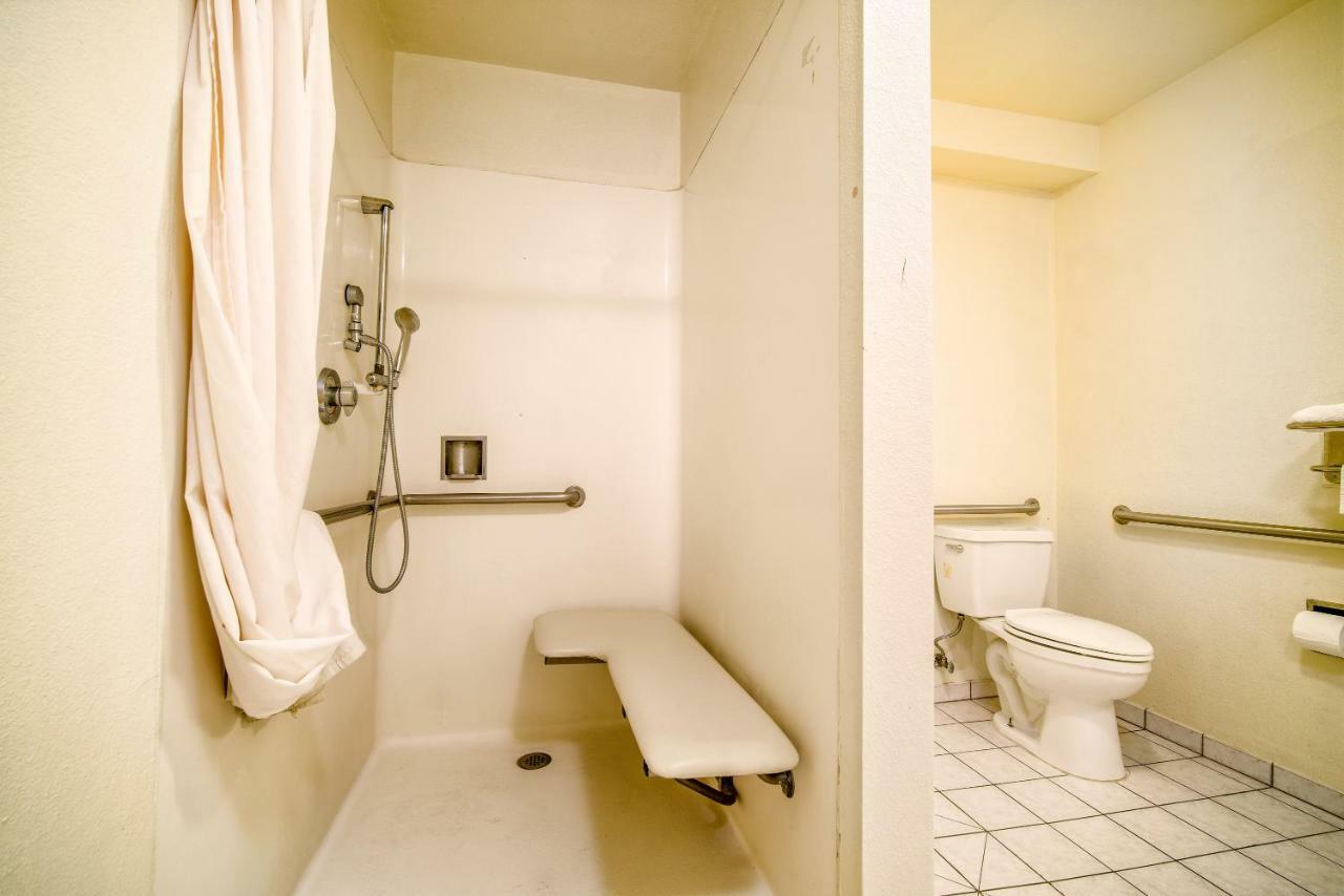 Regency Inn & Suites Downey Exteriör bild