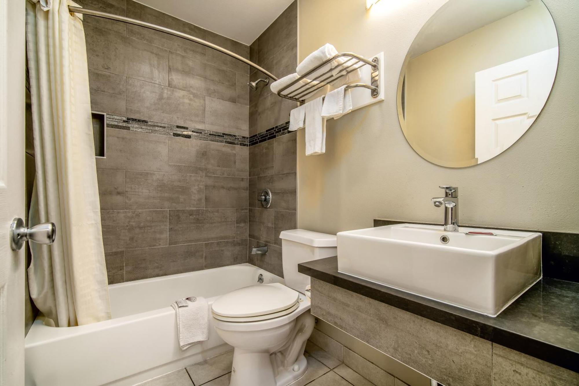 Regency Inn & Suites Downey Exteriör bild