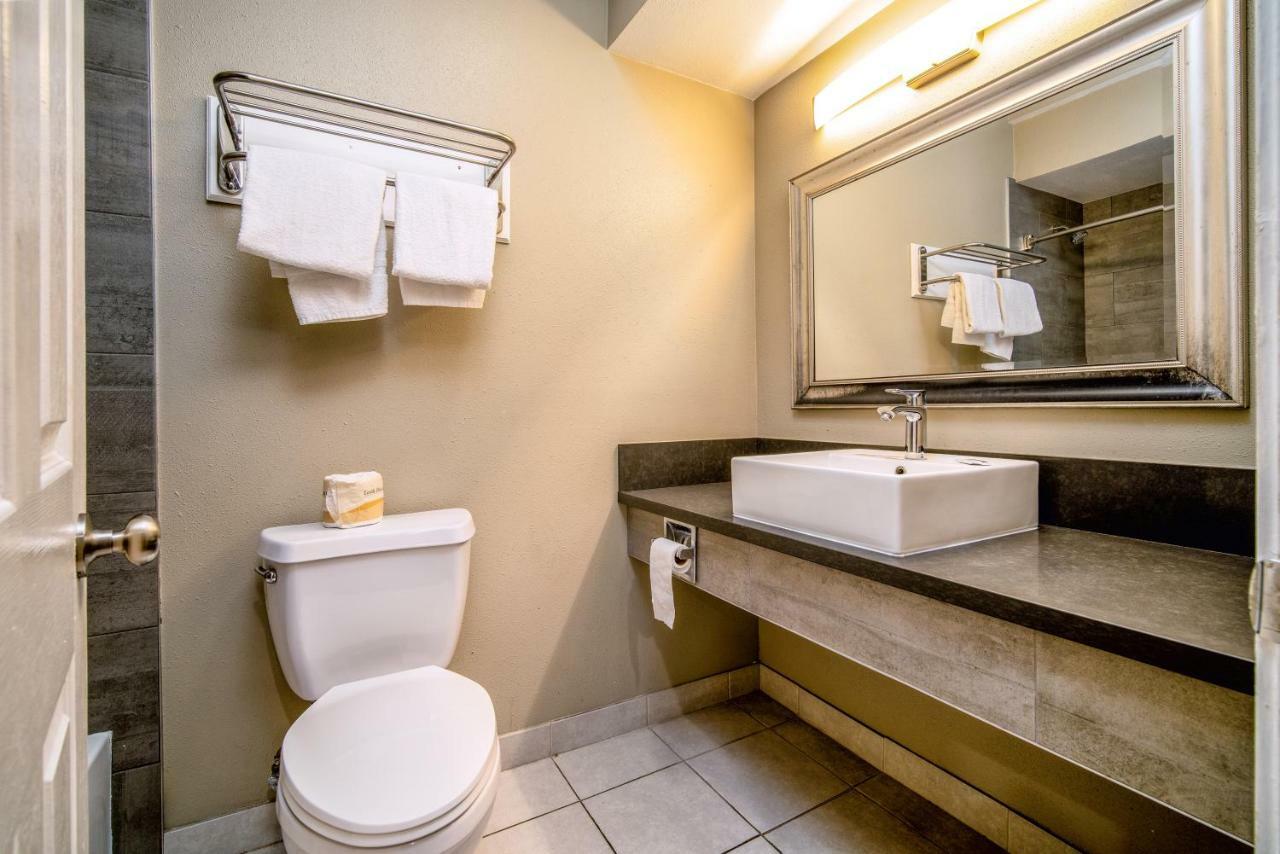 Regency Inn & Suites Downey Exteriör bild